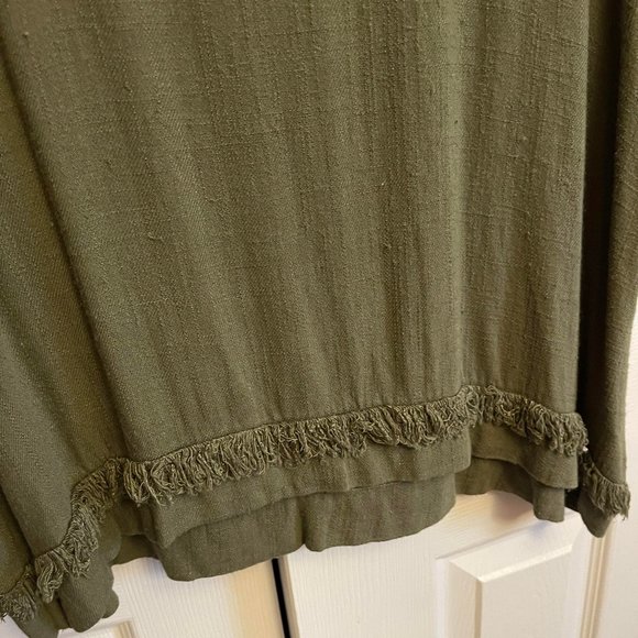 Umgee Women's Linen Fringe Boho Shabby Chic Top - Size Small - Picture 2 of 7